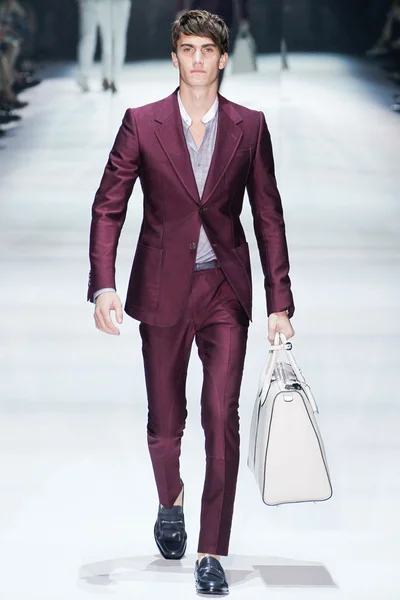 Look 10